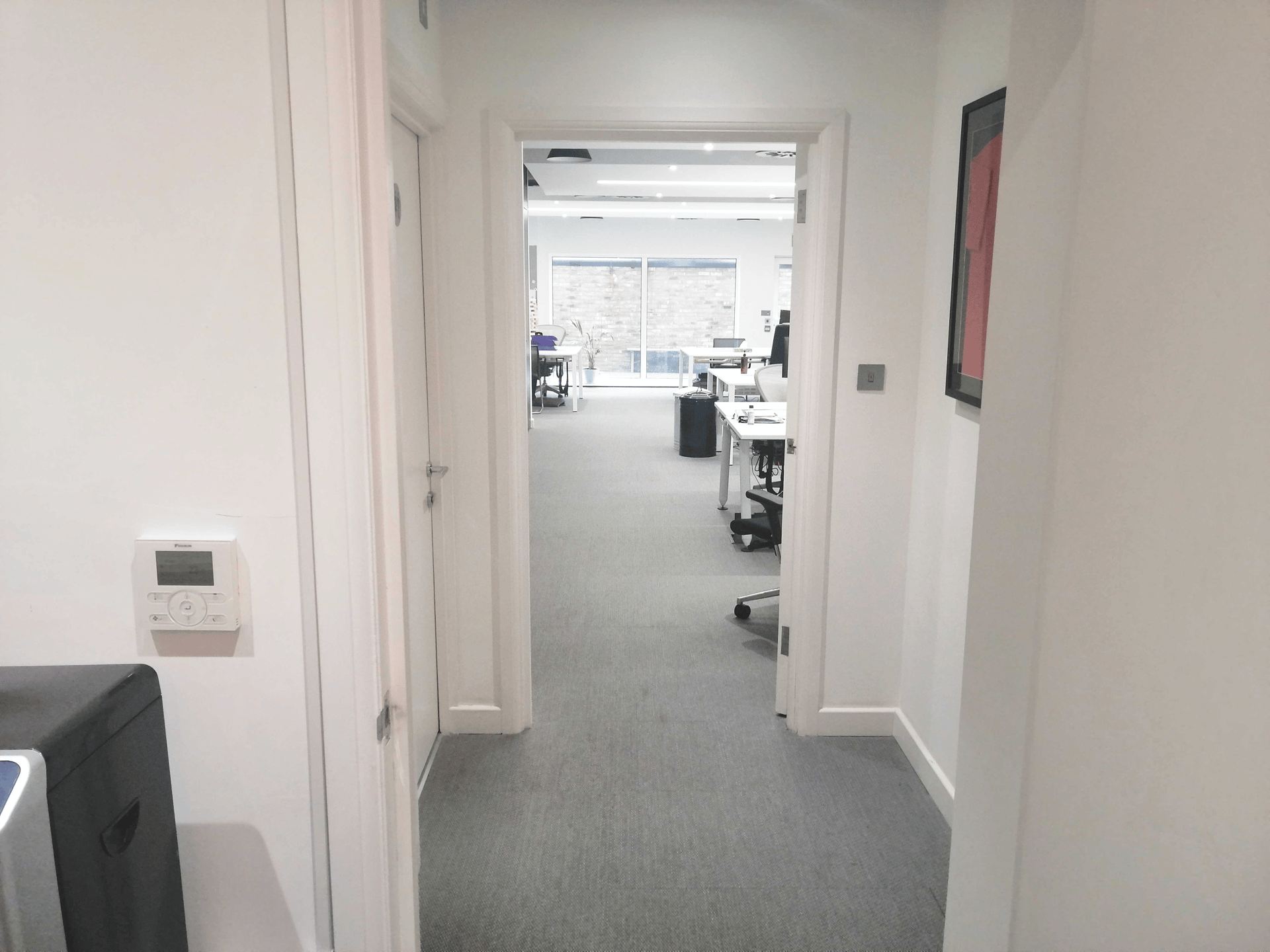 Wnętrza modern office in the heart of Wimbledon