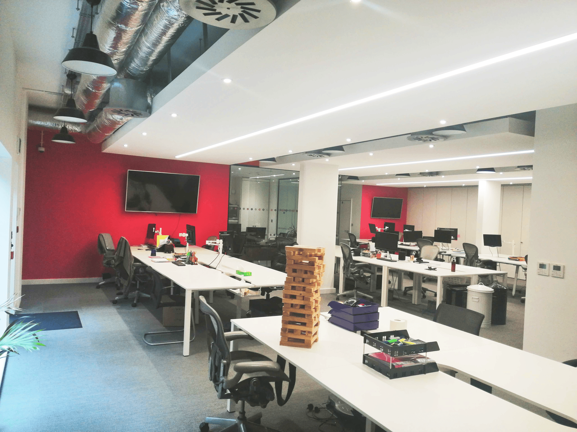 Wnętrza modern office in the heart of Wimbledon